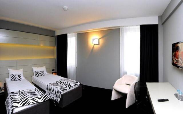 Plaza V Business and SPA