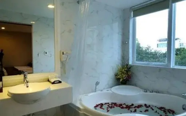Asian Ruby Central Park Hotel  Spa