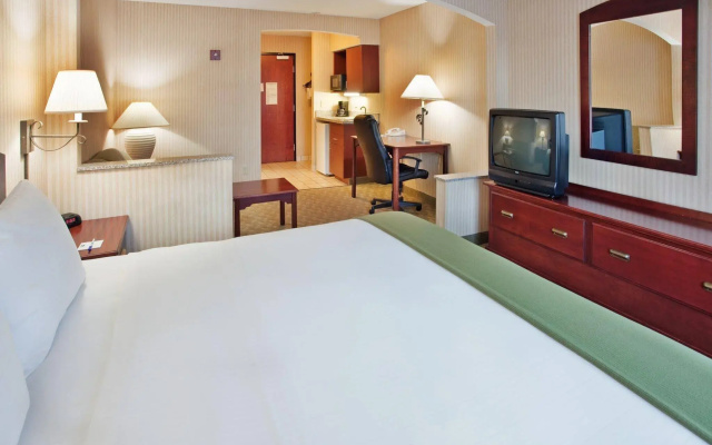 Holiday Inn Express Hotel & Suites LANSING-LEAVENWORTH
