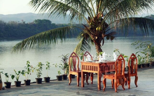 Sengmany Riverside Hotel