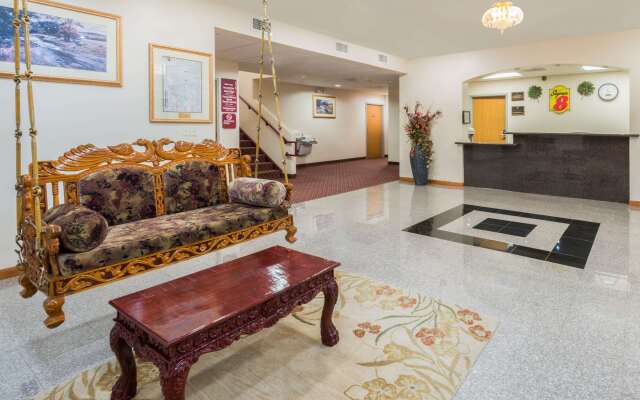 Super 8 by Wyndham Salina