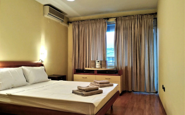 Baratero City Corner II Apartment