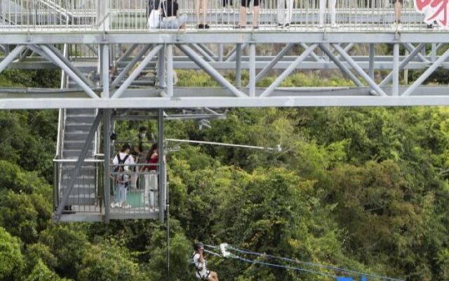 Naxiang Mountain Rainforest Resort Hotel (Baoting Yanuoda)