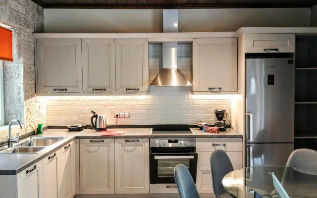 Villa *FRYNI*/5' from sea & center/Mountain View