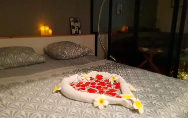 Suite room jacuzzi sauna privatif illimité Clisson