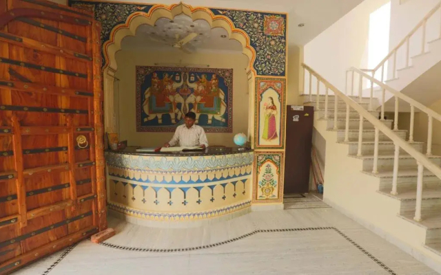 Serene private room with pool, 1.3 km from Pushkar Lake