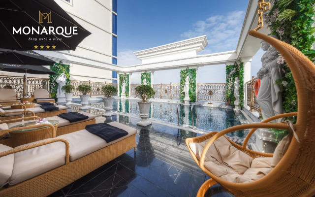 Monarque Hotel