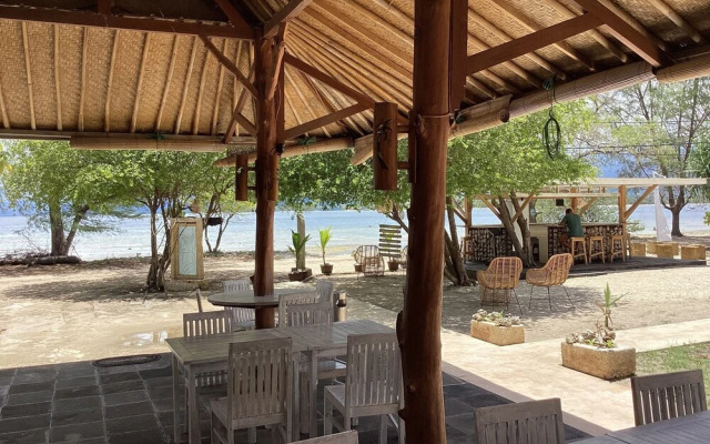 Juliantos by the sea