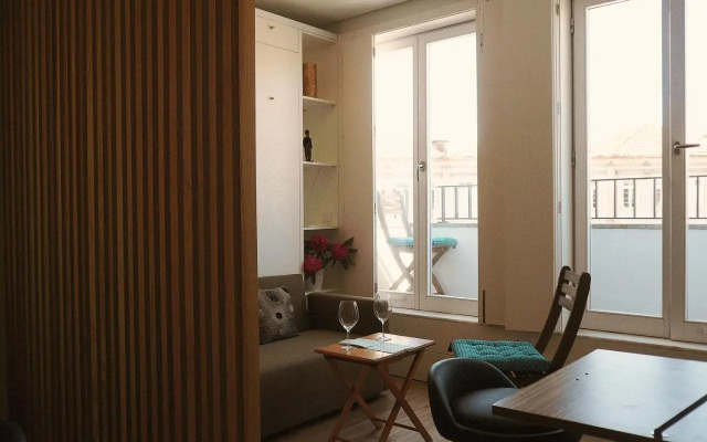 Carlos Alberto Balcony APT