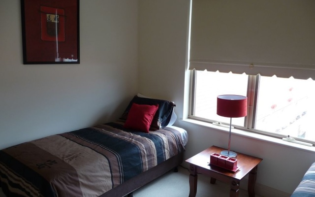 City Escape 3BD in Adelaides East End 5 – Guest Rooms – Adelaide