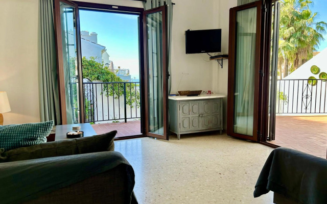 Casa con terraza y hermoso jardín comunal