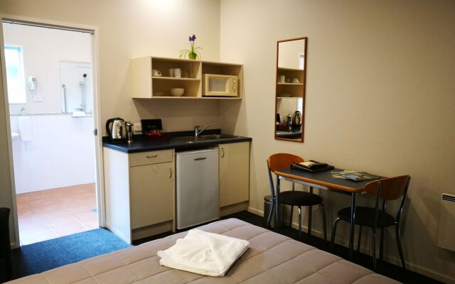 Airport Birches Motel