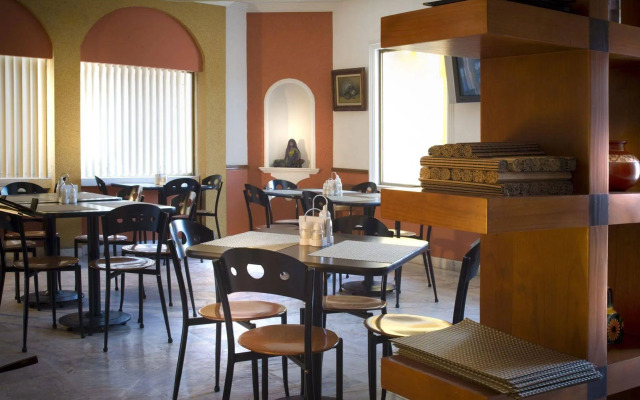Estanza Hotel & Suites