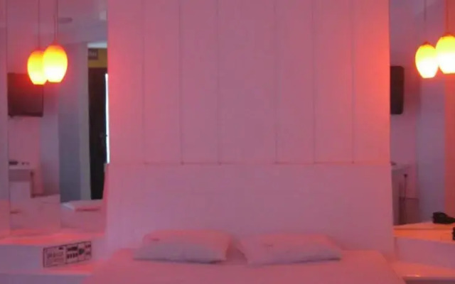 Plaza Motel (Adult only)