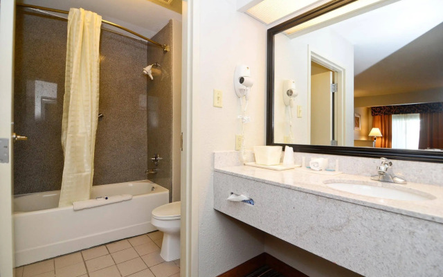 Quality Inn Airport I-240