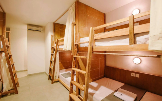 Lokal Bali Hostel