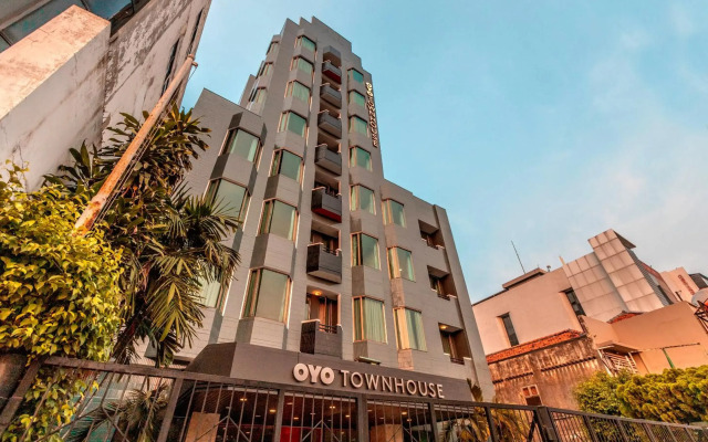 Super OYO Townhouse 2 Hotel Gunung Sahari