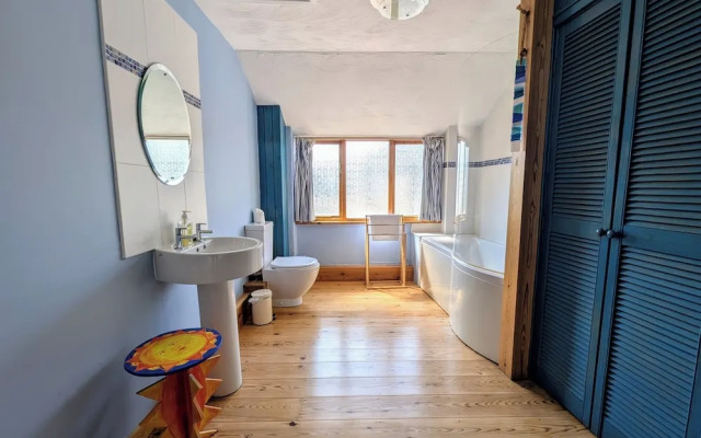 The Old Barn Near St Ives - Rustic Charm & Space