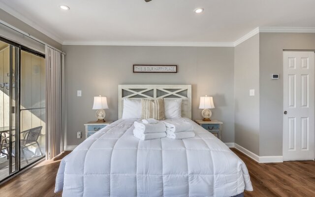 Sandpiper Cove 8208 Studio Bedroom Condo by RedAwning