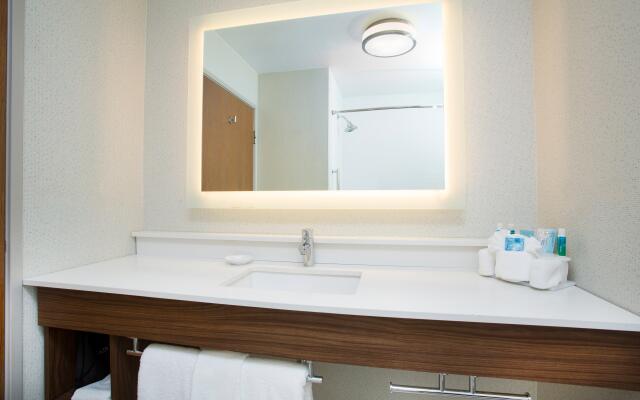 Holiday Inn Express Kansas City - at the Legends