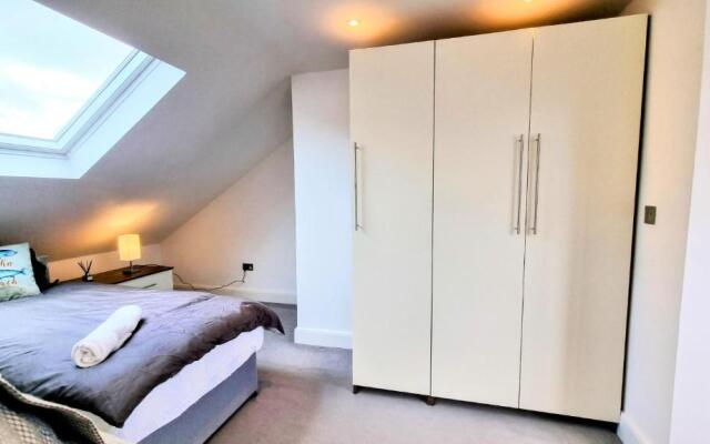 Surbiton Luxury Garden House 19