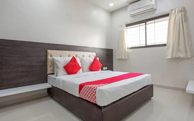 OYO 26116 Food Hub