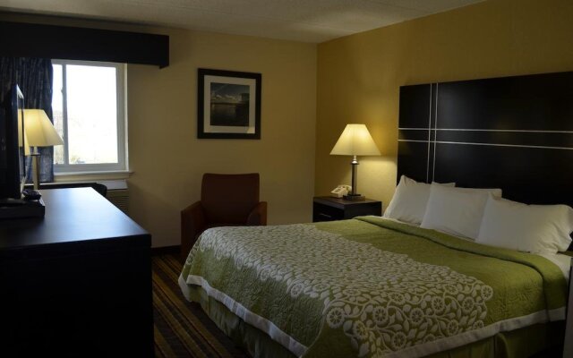 Days Inn Harriman Near Woodbury Commons Outlets