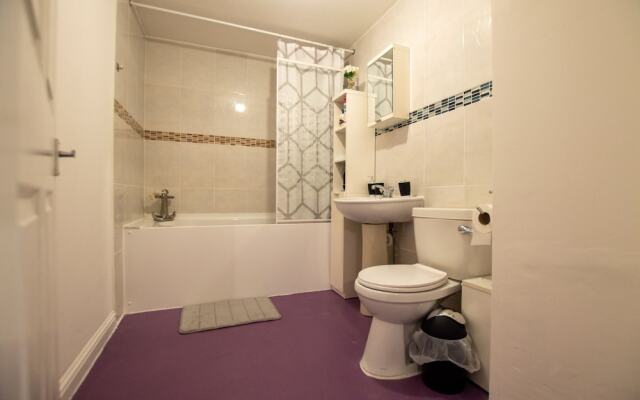 Fresh 4-bed Apartment