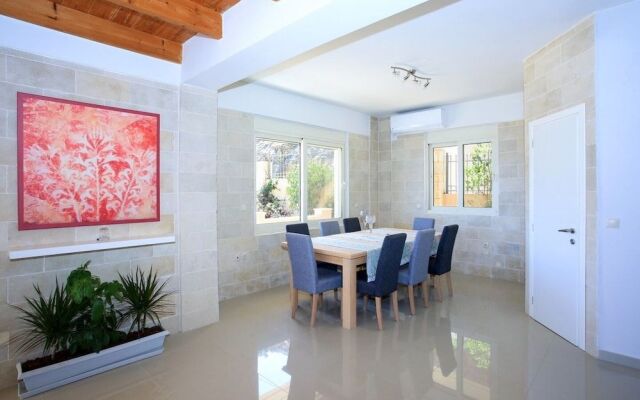 Villa Diktynna Embrace the Endless Blue