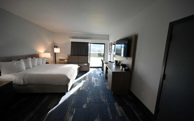Edgewater Inn and Suites, an Ascend Collection Hotel