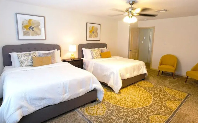5Bdrm 2.5Bath 9Beds - The Nest Big House
