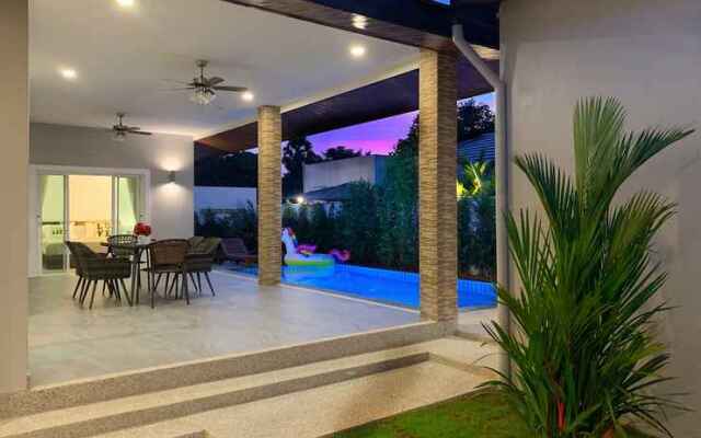 Private Villa with Pool near Laguna