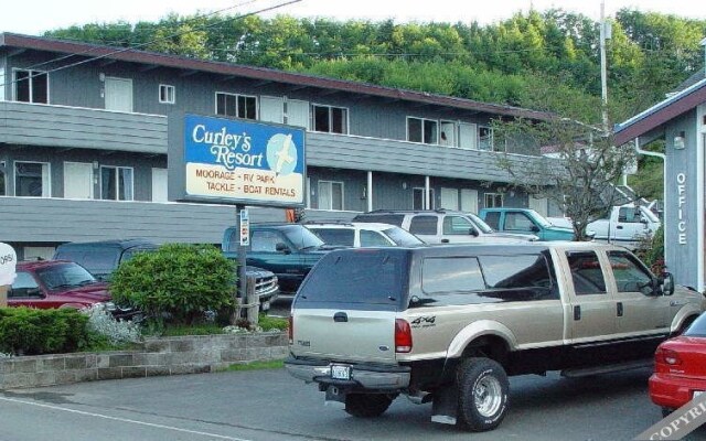 Curley's Resort & Dive Center