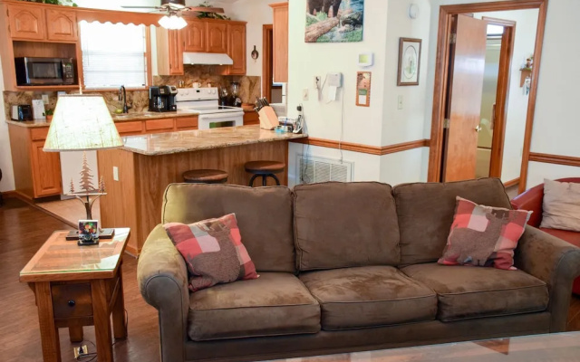COUNTRY SPRING - 2 Br Cabin
