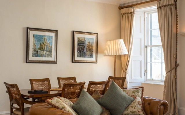 Parliament Sq (apt 10 ) Royal Mile