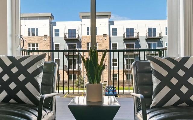 2BR Modern Living in Warrenville