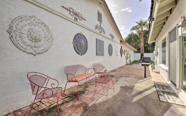 Sun Deck, Hot Tub & Kayak: Lakefront Tempe House