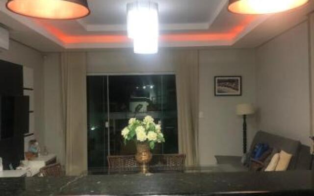 4 Ilhas, 2 Suites, 2 Garagens