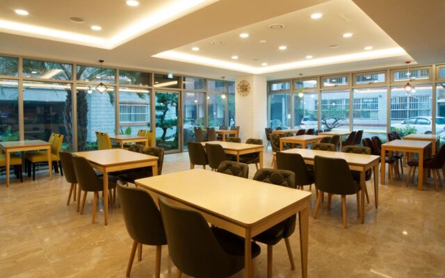 A-One Hotel