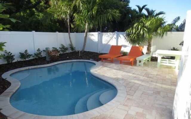 Lizzie Lu's Island Retreat
