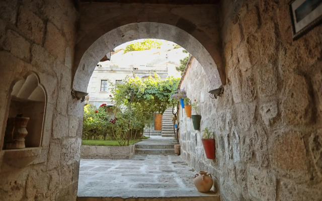 Traveller's Cave Hotel