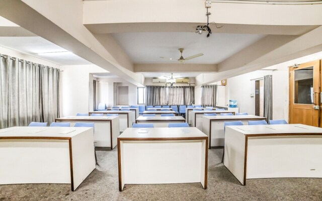 FabHotel Satish Executive Hinjewadi