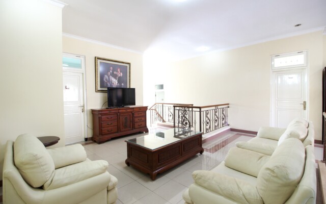 RedDoorz Plus near Rumah Sakit JIH