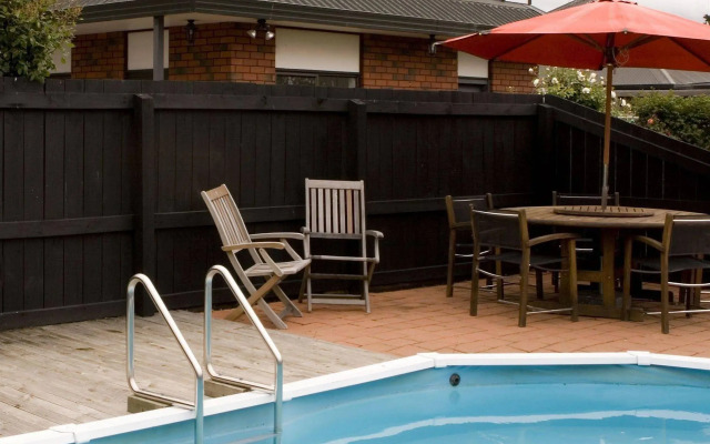 Knightsbridge Court Motor Lodge