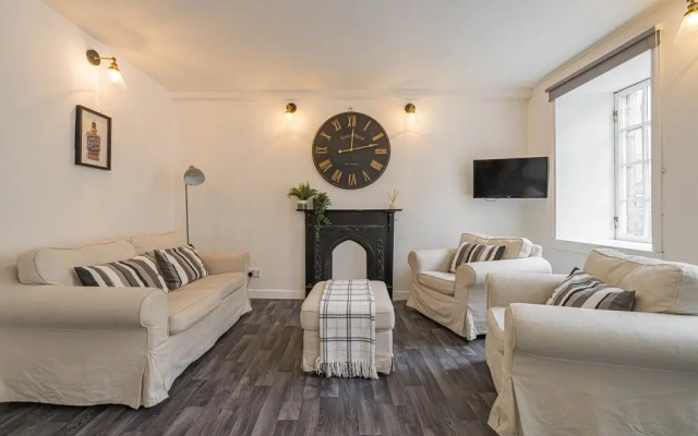 Royal Mile 5 BR Apartment nr Castle