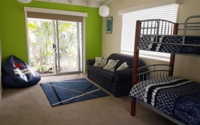 15 Larapinta Court Family Home With Swimming Pool In A Quiet Street And Central Location Close To Cbd – Guest Rooms – Rainbow Beach