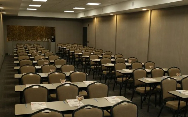 Uçar Royal Hotel and Conference Hall