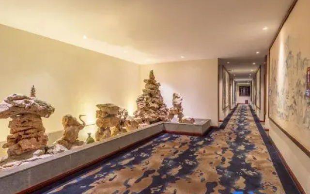 Taoshe Resort Hotel (People's Square Taoyangli Scenic Area Branch)