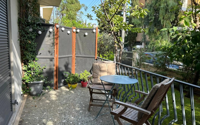 Small Gem Studio Athens, next to metro nomismatokopeio