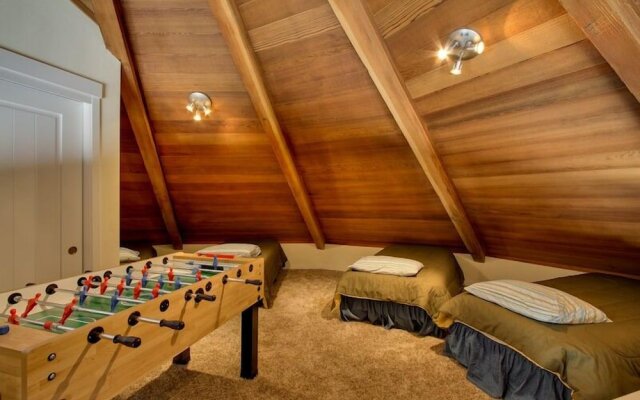 Private Beach, Pool Table, Close to Everything